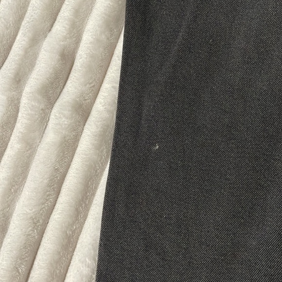 Hollister Ultra High Rise Mom Jean | Size 32 - Picture 2 of 7